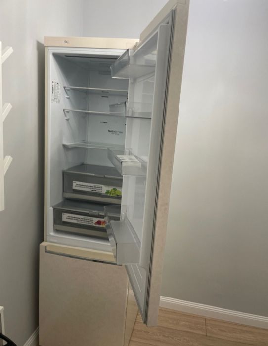 Холодильник LG в отличном состоянии