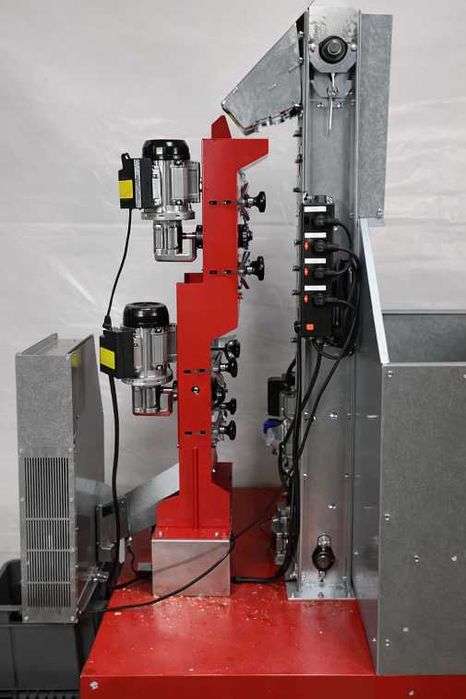 Sistem automat spargere nuci și alune cu separarea miezului de coaja