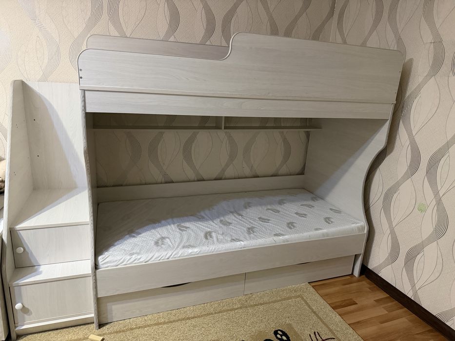 Двухярусная кровать