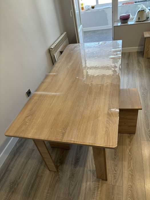 Продаётся новый стол с 6 табуретками (ЛДСП)