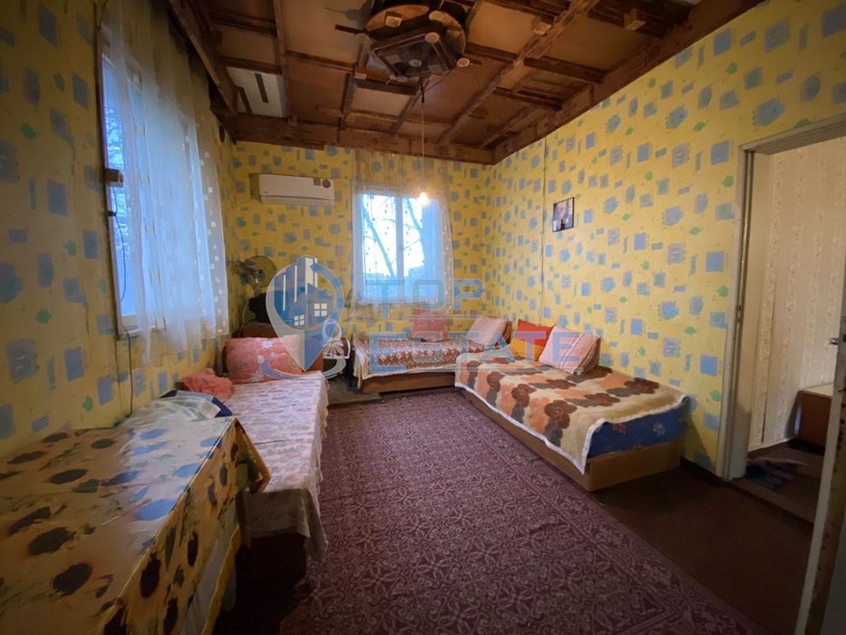 Двуетажна тухлена къща в кв. Гарата, гр. Горна Оряховица, област Вели