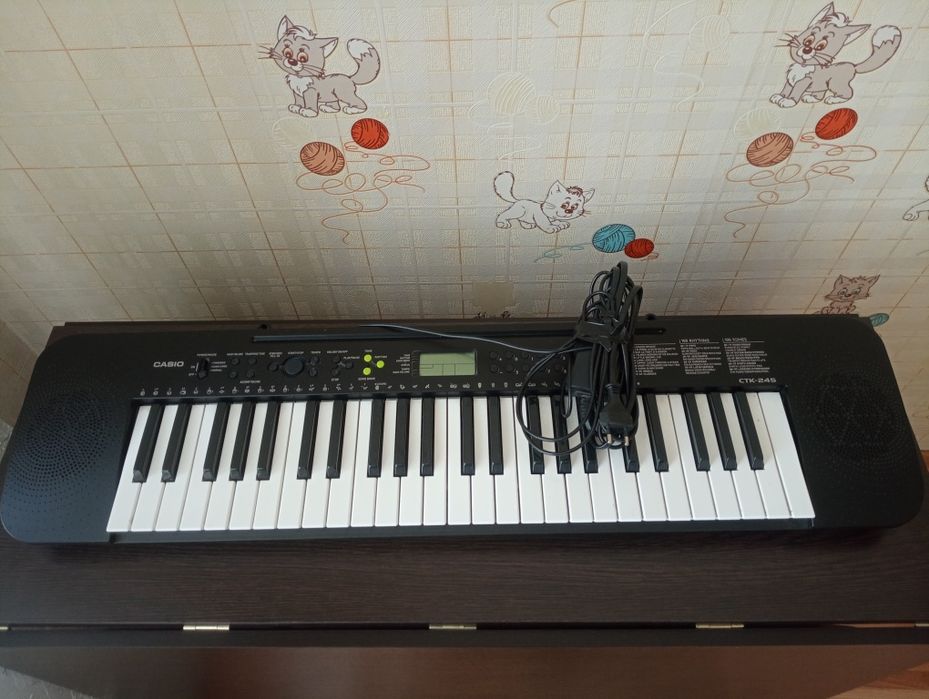 Продам синтезатор