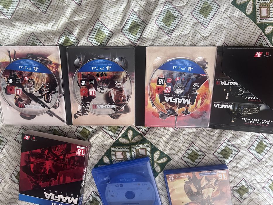 PS4 Slim 1 терабайт 2 джостика