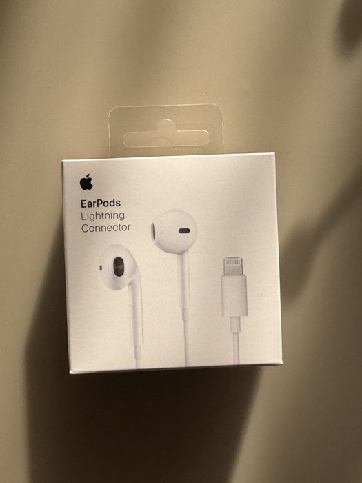 Iphone слушалки с Lightnening Connector