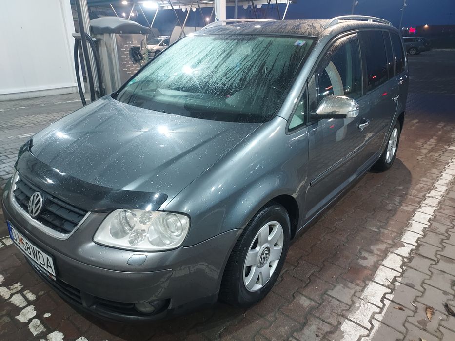 Vand touran 2.0 , 140 cp , 5 locuri