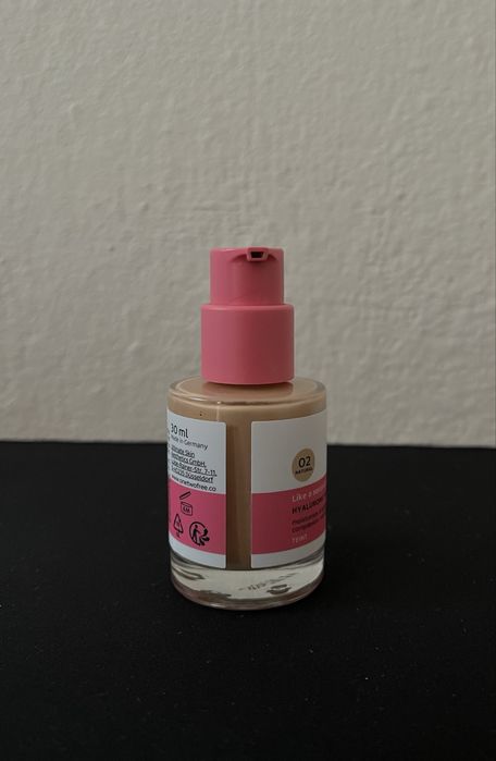 One Two Free фондьотен  HYALURONIC GLOW BB FLUID