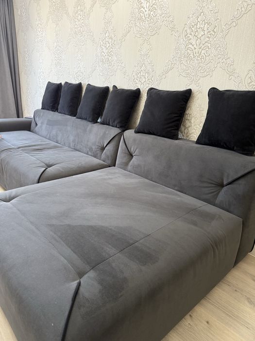 Продам диван в черном цвете!