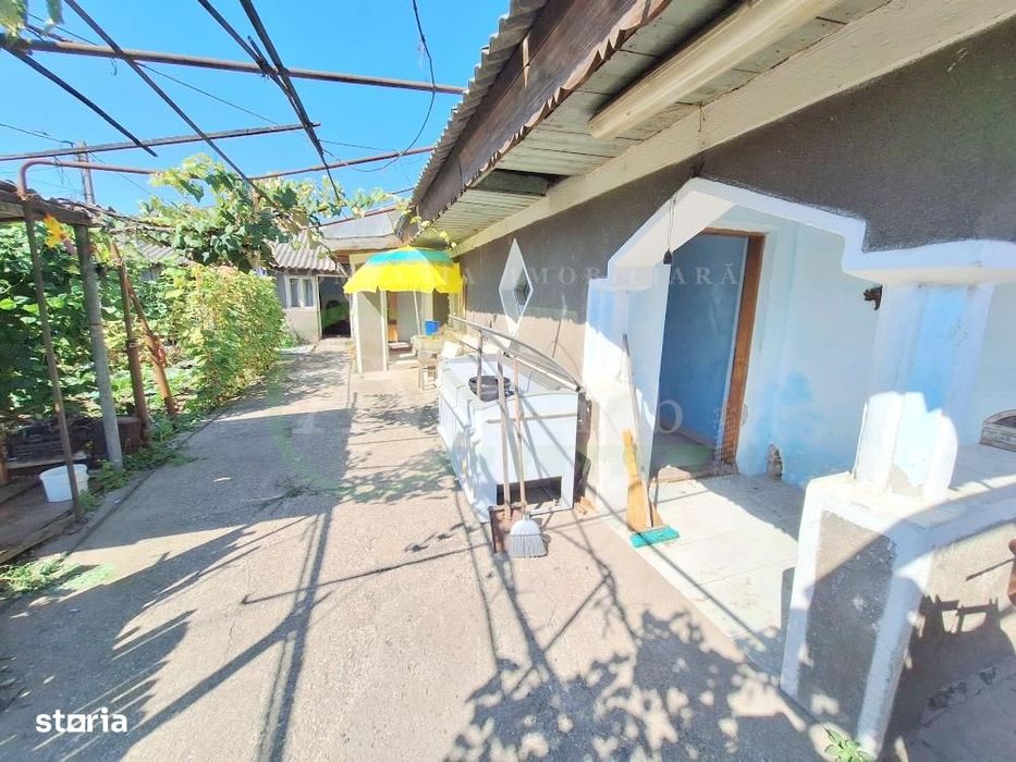 Teren 371 mp curti constructii+casa 5 camere si anexe, zona Izvoare