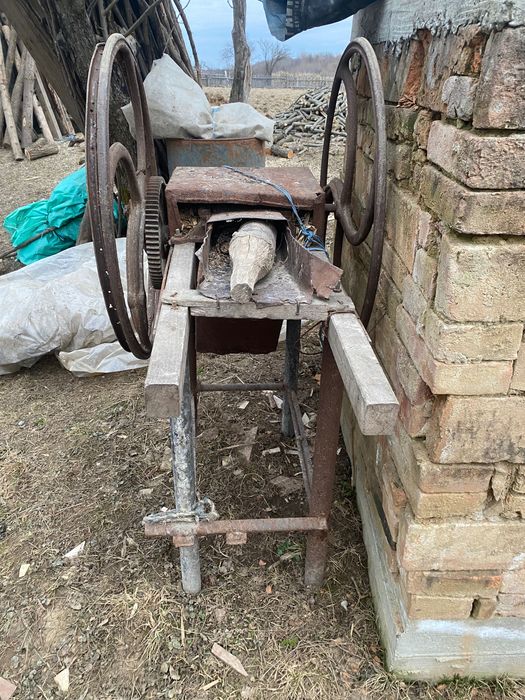 Vând sasca preț 500