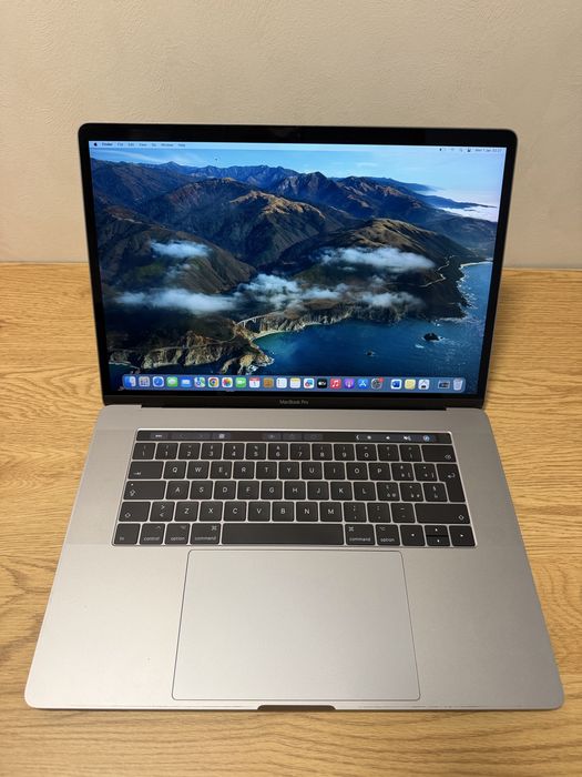 MacBook Pro 15” 2017 – i7 / 16GB RAM / SSD 512GB – Retina
