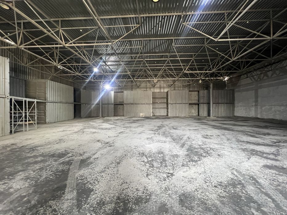 Аренда ангара— склад / пандус, видеонаблюдение, охрана и заезд для фур