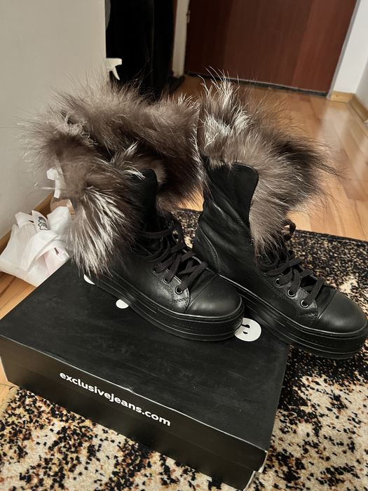 Vând ghete din piele cu blana naturală nr 37