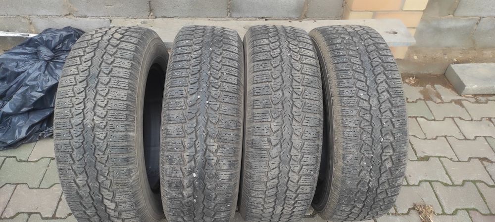 Резина шипы MAXXIS Срочно