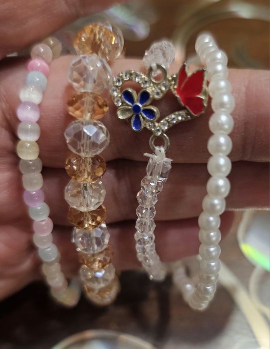 Ръчно изработени гривни