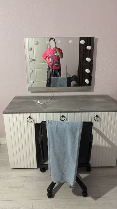 Трюмо/стол с зеркалом