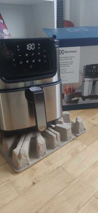 Friteuza cu aer cald - Airfryer, Electrolux NOUA in garantie