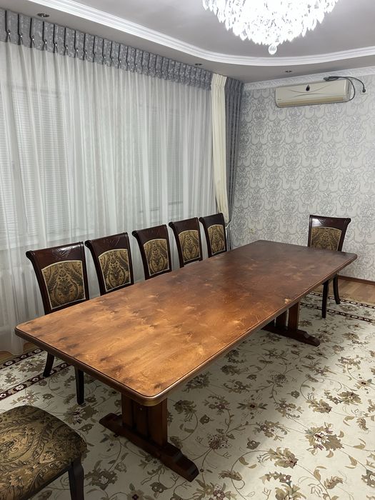 Гостиный стол