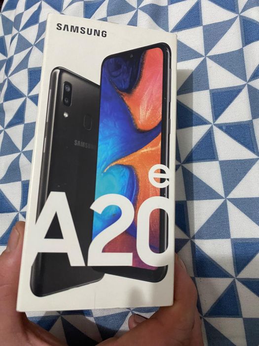 De vanzare două telefoane Samsung A20e