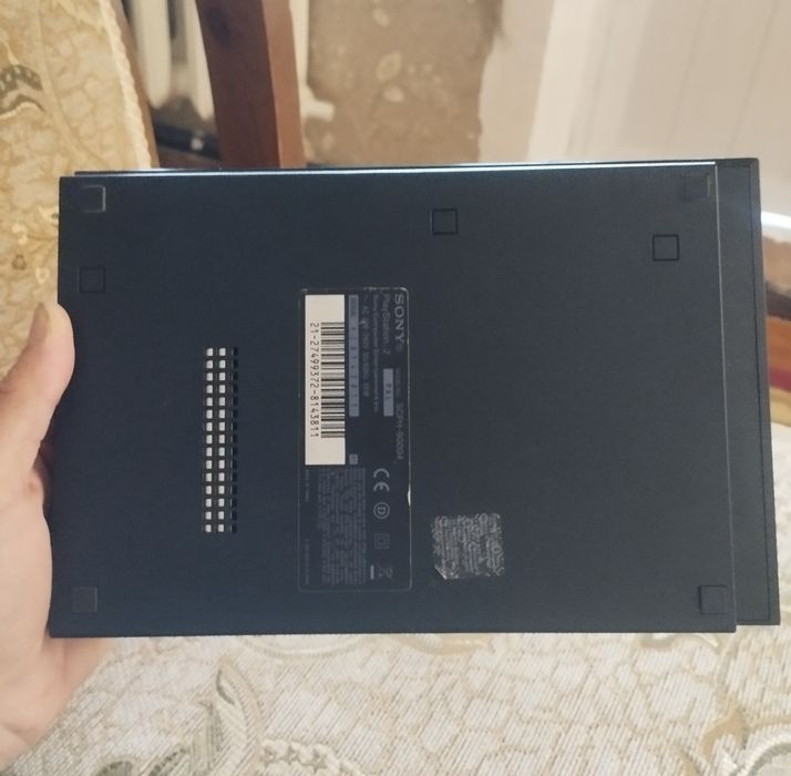 Sony Playstation 2 slim ideal.