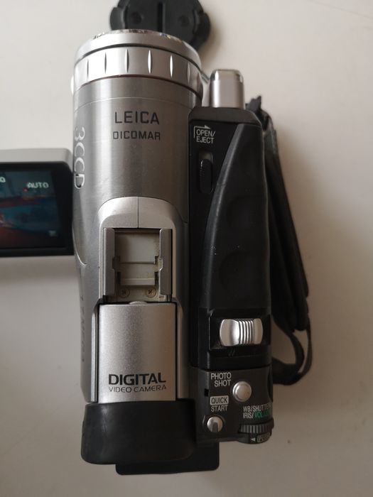 Дигитални видео камери MiniDV Panasonic и JVC