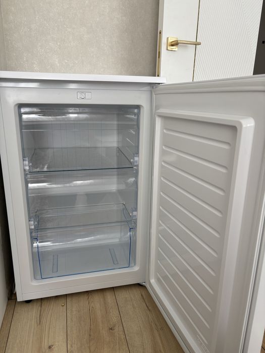 Срочно продам морозильную камеру