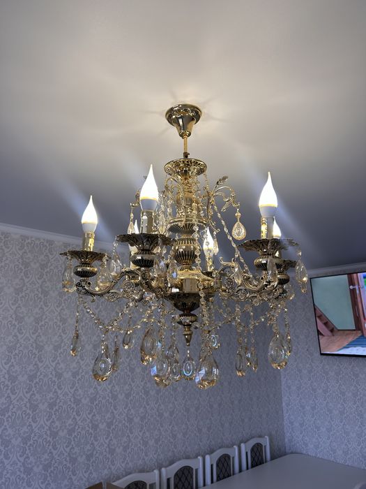 Продам люстру,