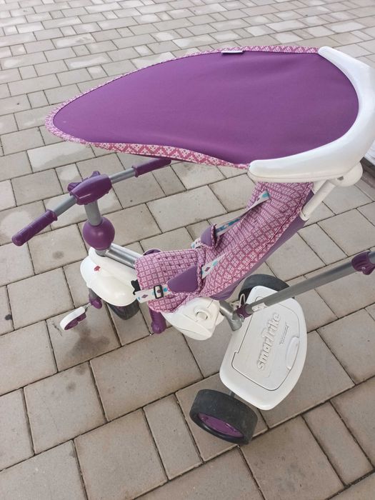 Vand doua triciclete copii