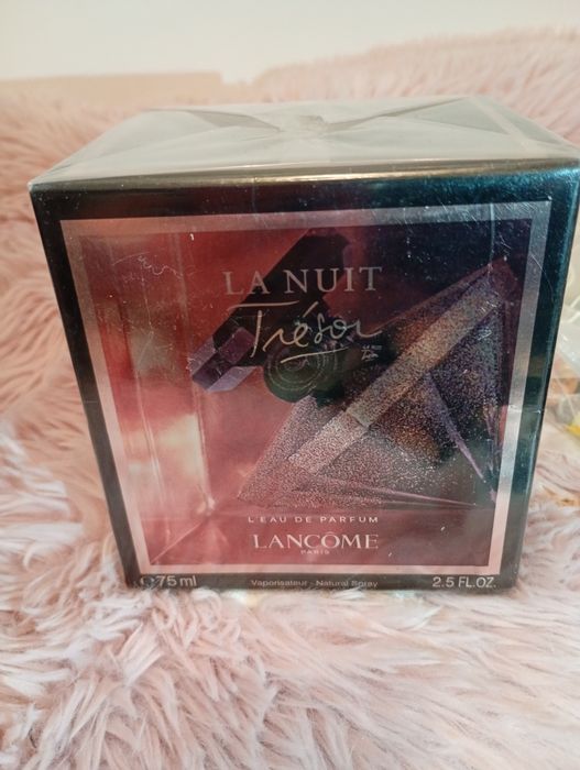 La Nuit Trésor într-o variantă de 75 ml.