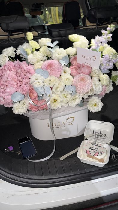 Продам Цветы от Lilly получила 12.08