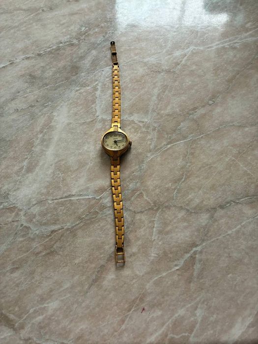 Продаются женские часы