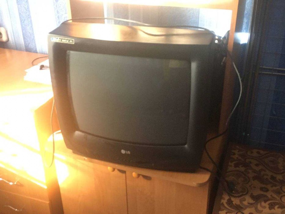 Телевизор  LG (+подарок).