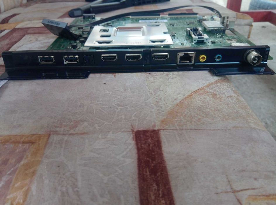 Продавам части от телевизор Самсунг49инча извит