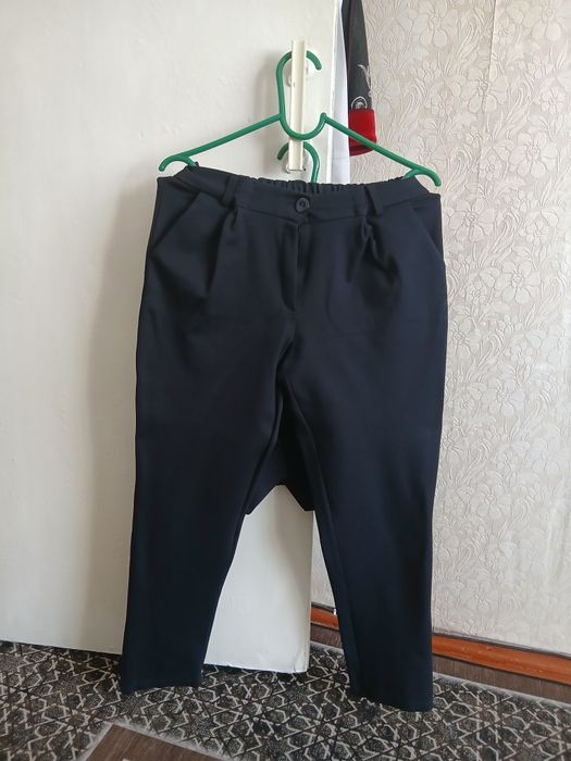 Продам школьный костюм на девочку