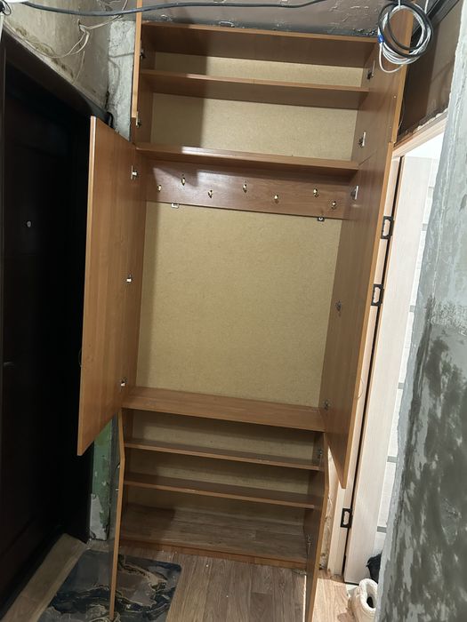 Шкаф в прихожую 5тыс