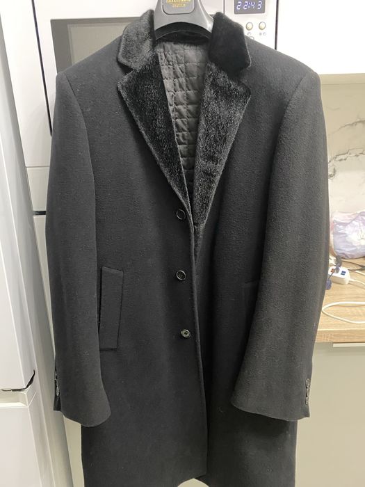 Мужское черное итальянское пальто 50 р
