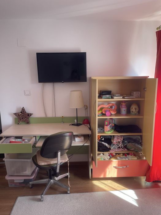 Cameră completă copii  – Pat, 2 Dulapuri, Birou, Corp depozitare + TV și Scaun CADOU