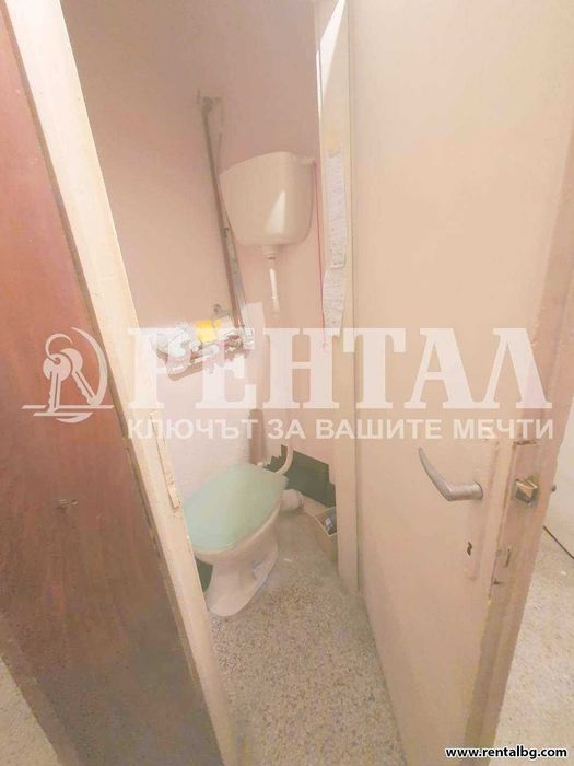 Продава се Тристаен апартамент в Пловдив, Кючук Париж - 85 кв.м за 1077 €/кв.м - Снимка #16