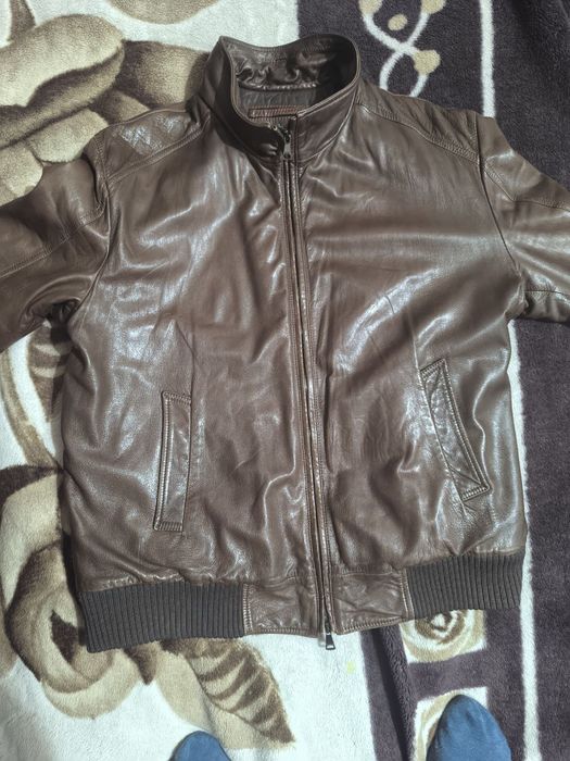 Kurtka original yangi