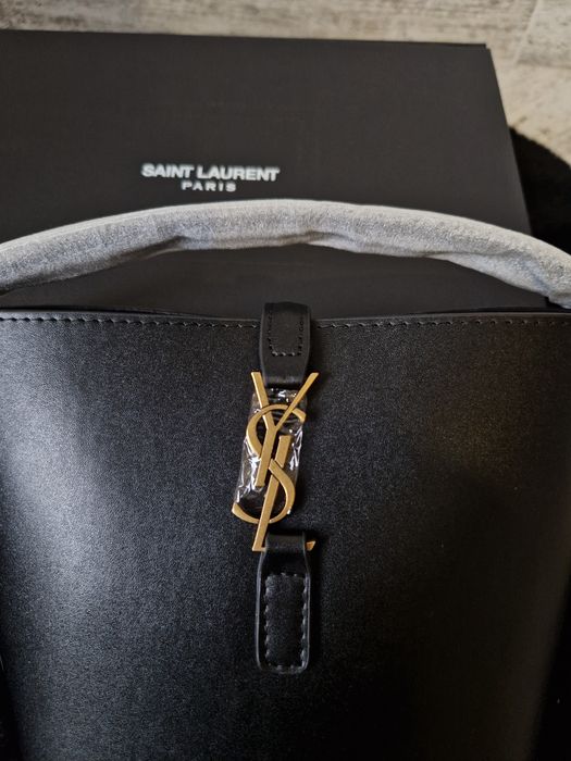 YSL Saint Laurent Le 37 Small Bucket Black