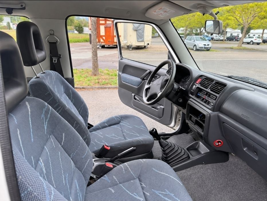 Suzuki JIMNY .1.3  benzina , REDUCTOR, AER CONDITIONAT rate, garantie, livrare la domiciliul clientului