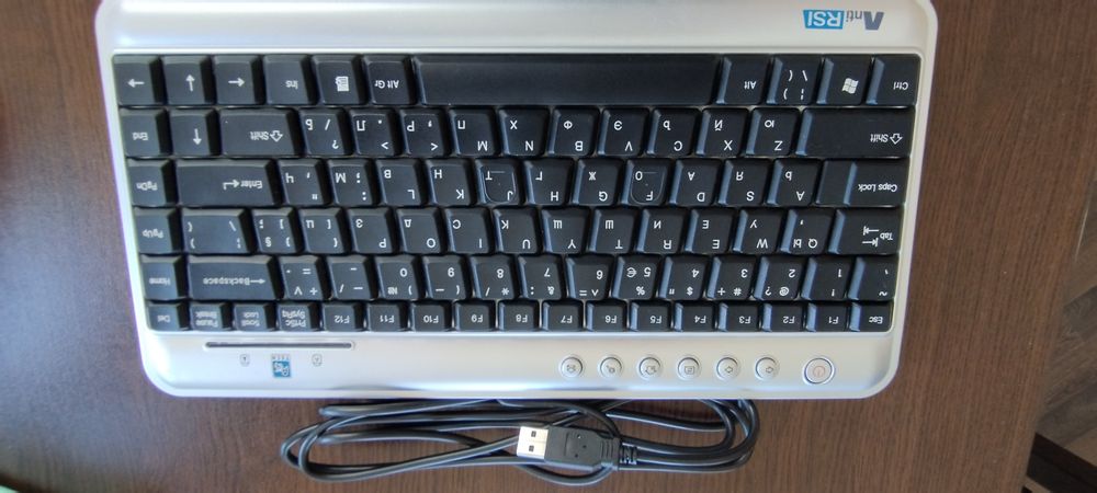 Продавам USB клавиатура TECH