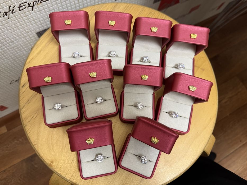 Кольцо бриллиантқа өте ұқсас