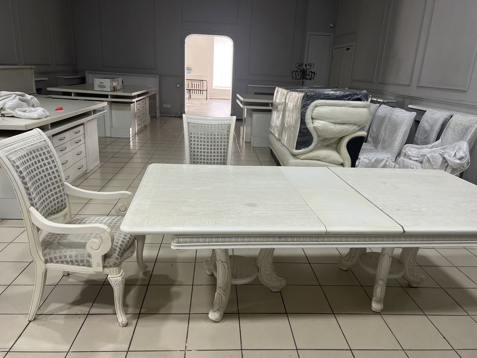 Продам обеденный стол со стульями