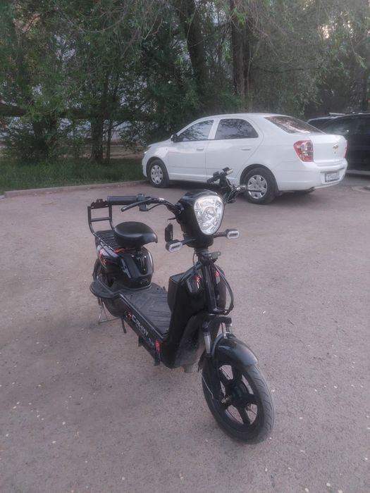 Продам скутер ск8