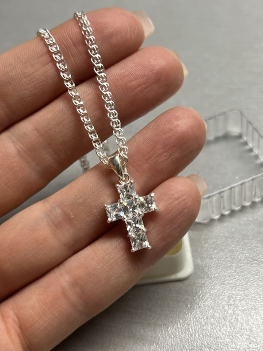 Сребърно синджирче с кръст