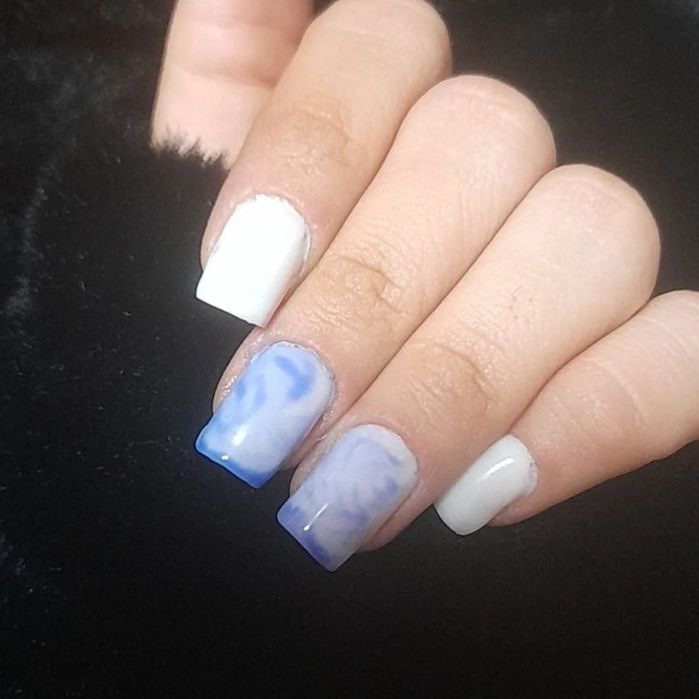 Realizez unghii cu gel