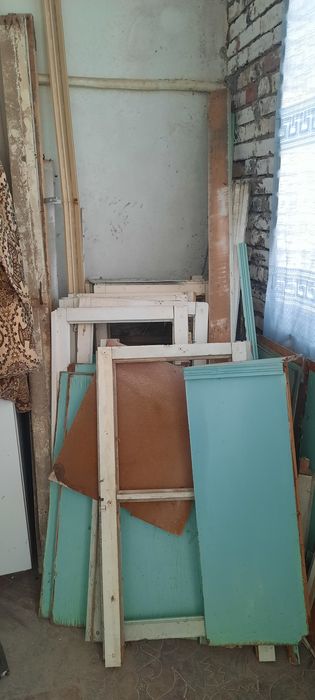 Тахта, эски дераза, ойналар, стекло