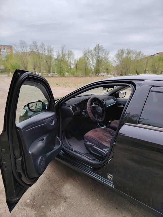 Продам автомобиль Peugeot 301