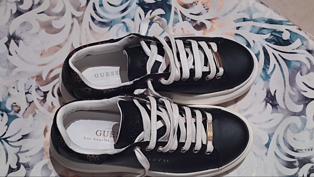 Маратонки GUESS номер 35