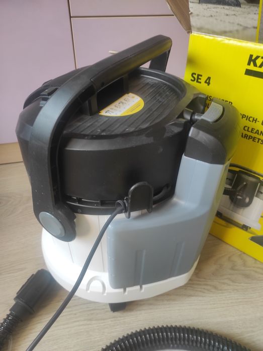 Перяща прахосмукачка KARCHER SE 4